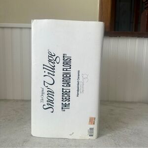 Department 56 The Secret Garden Florist Snow Village #54885 w Sign Light & Box